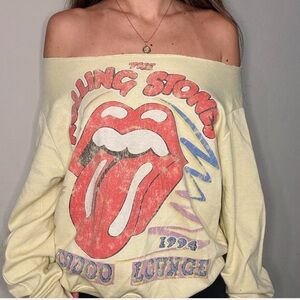 The Rolling Stones sweatshirt 💛😛